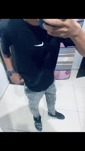 Maloqueiro nato 😅😅 . . . . . . . . #f #fyp #foryoupage #livephoto #tipografia #mulherdepreso🔓🕊👫💍 #mchariel #nike #nikeboy 