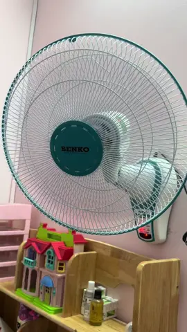 Quạt treo tường điều khiển từ xa TR1628 #quat #quattreotuong #quattreotuongthongminh #quattreotuongcodieukhien #quatsenko #quatsenkotreotuong #senkochinhhang #hanggiadung 