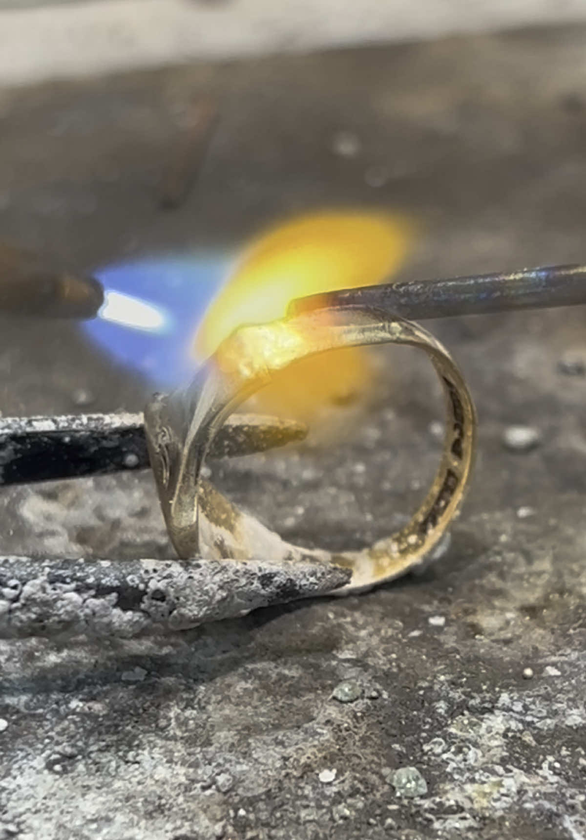 #canada🇨🇦 #kurdistan🇹🇯️ #cfmarkville #jewelrymaking #comment  #commonwealthtiktok #jewelry #jewellery #viral #popular #trending #trend #laser #laserengraving #jewelrybusiness #repair #jewelryrepair #fix #kurdish #foryou #foryoupage #foru #luxury #fypシ #jewelrytips #1min #longervideos #ShoppingSpree #hiddengem #solarpower #education #hot #kurdistan #educational #fire #fashion #LearnOnTikTok #tiktok #tiktokviral  #fashiontiktokbr 