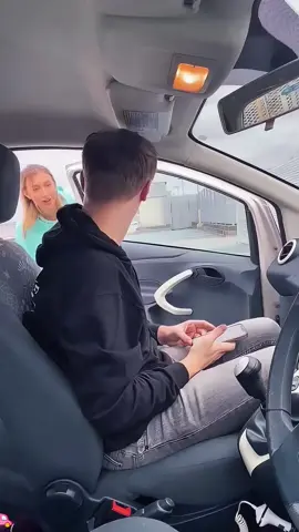 His reaction 🤣🤣#funny #prank#react #svare#scareprank #usa🇺🇸 #foryou #tiktok 