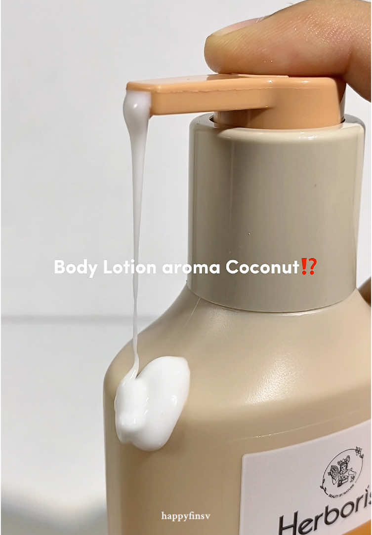 Body lotion dengan aroma vanilla dan coconut 😍 wangi maniss nya awet bgt bisa sampai 9 jam lohh, dan ngelembabin kulit dengan maksimal🫶🏻✨ #herborist #bodylotion #bodycare #herboristbodylotion #bodycareroutine 