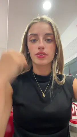 mi actividad favorita: comer  recomiende lugares en LA para ir a comer 👇🏻