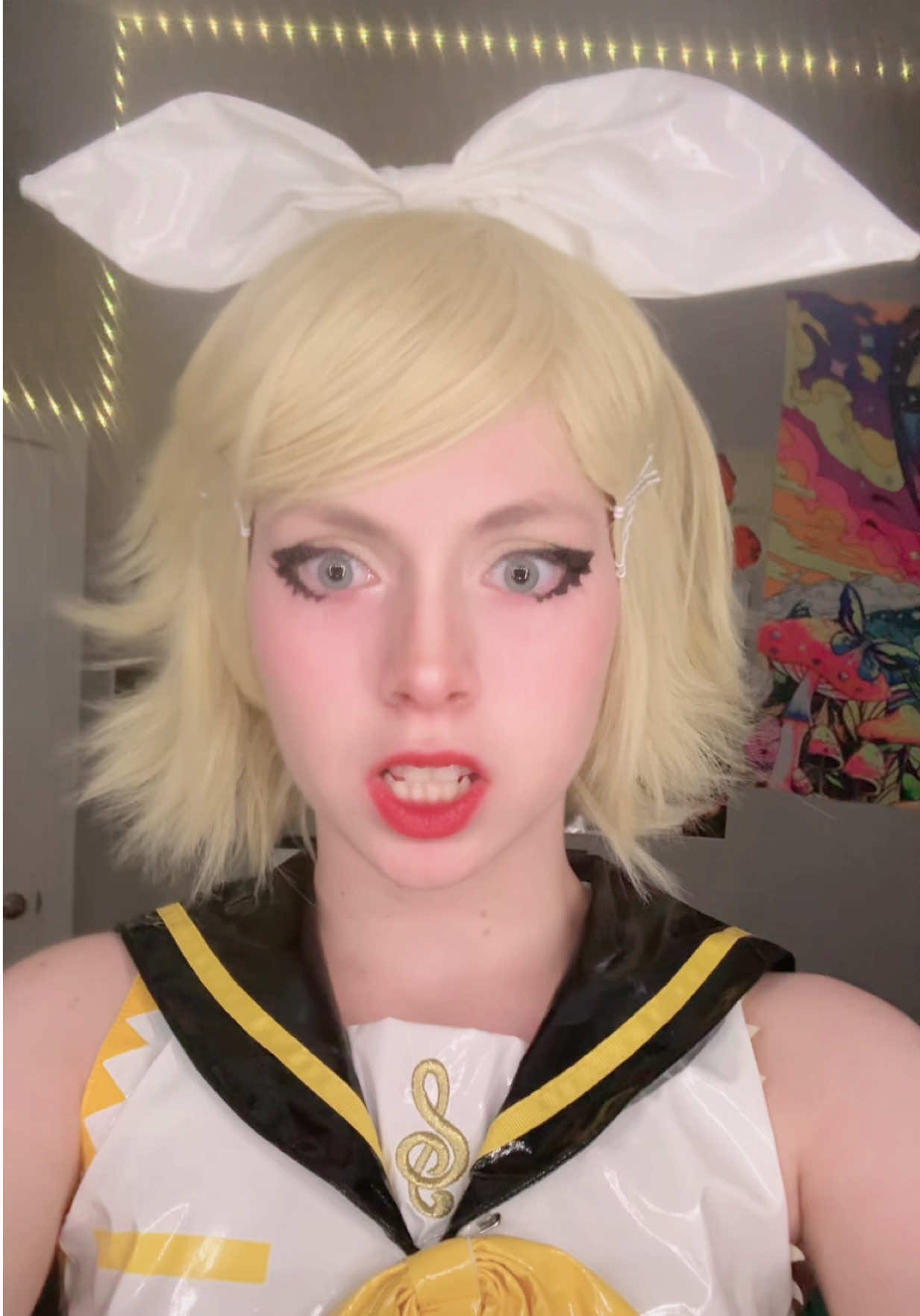 i’ve been crazy busy i’ll cosplay when i get a chance😭🙏 #vocaloid #rin #鏡音リン #ボカロ #fypシ #cosplay #transition 
