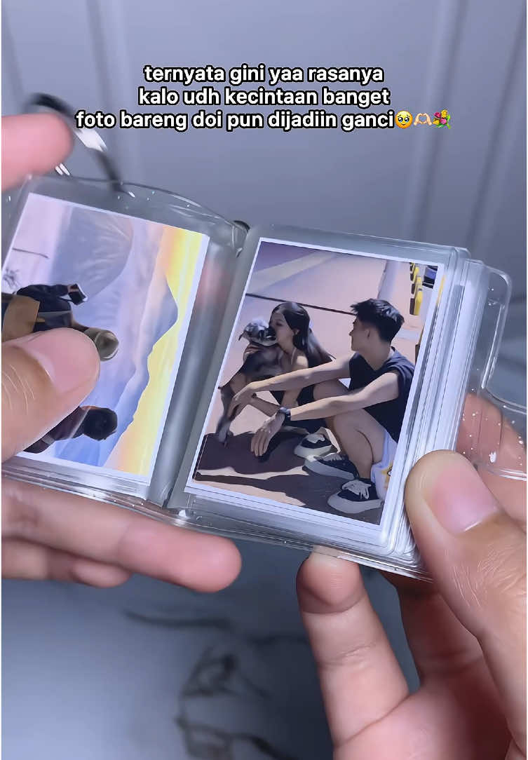 gantungan kunci mini album 🤍 #gantungankunci #gantungankuncialbumfoto #gantungankunciminialbum #gift #kado #keychain 