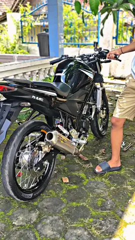 Kenalpot Adem ngebass. yang nanya pembelian dimana bisa dicek di keranjang kuning vt yang tak sematkan ada silincer+leheran.🙌 #creatorsearchinsights #galericbr150indonesia #cb150rmodifikasi #cb150rstreetfire 