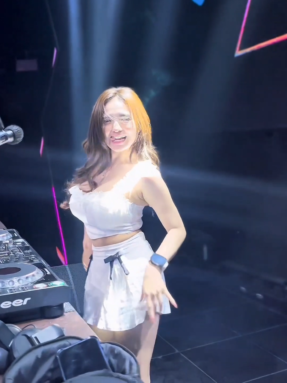 Bahagiakan Aku #djaliendya #cendoldawet #djcantik #ladiesnight #party #partytonight #clubbingparty #partypeople #funkotremix 