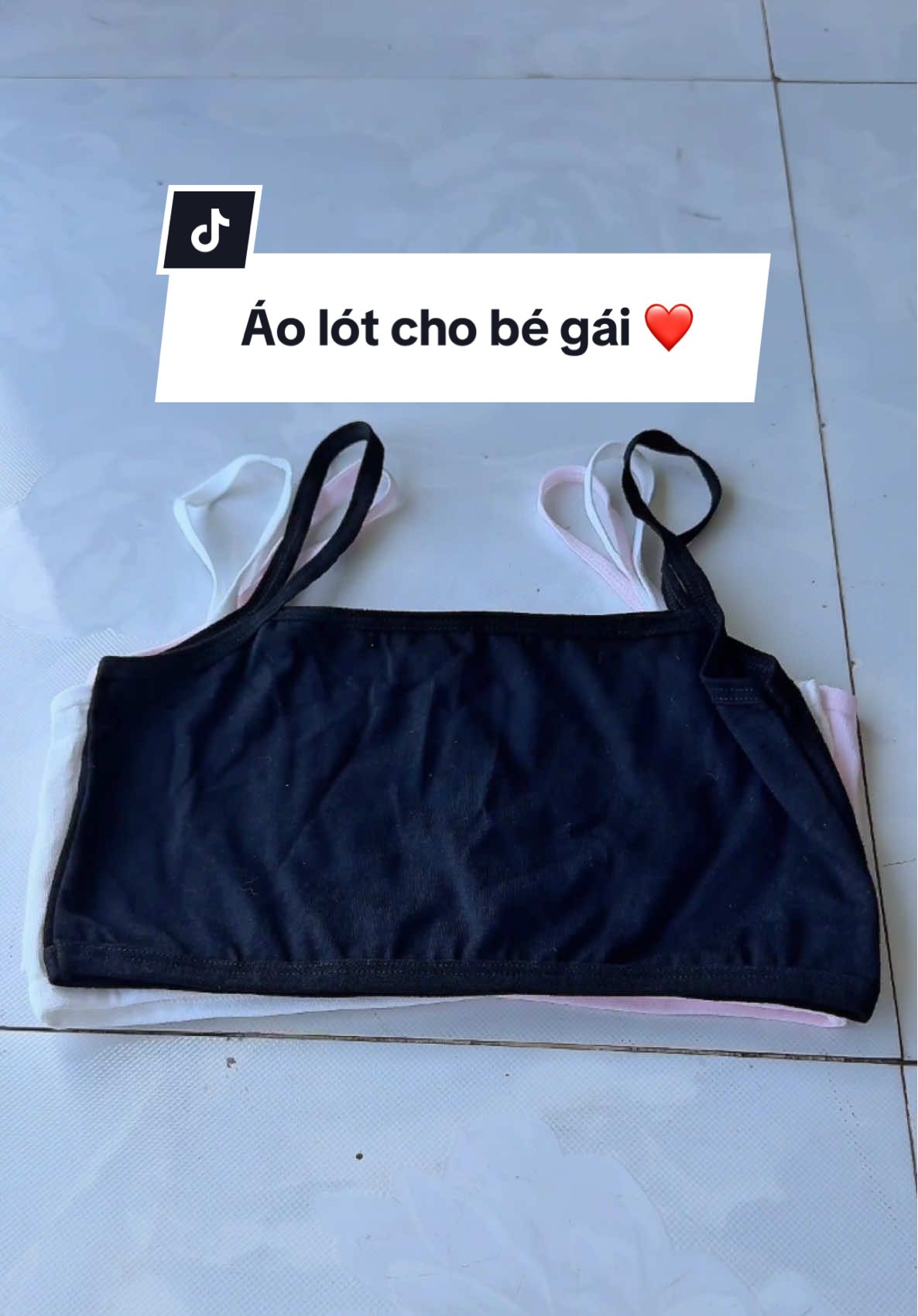 Bé gái 6 tuổi là phải tập cho mặc áo lá nha mấy bà ơi 😘 #aolachobe #aolotchobe #dochobegai #thoitrangtreem 