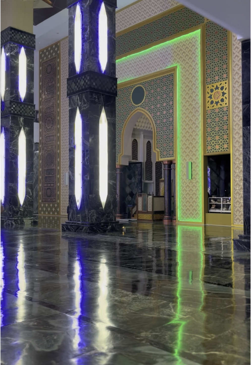Masha Allah sangat indah dalam nya glowing berkilauan khas batu giok suasana nya sejuk dingin sekali #mesjidgioknaganraya #masjid #Aceh #wisataaceh #fyp #viral #viralvideo #fypdong #4u #masukberanda #xybca #healing 