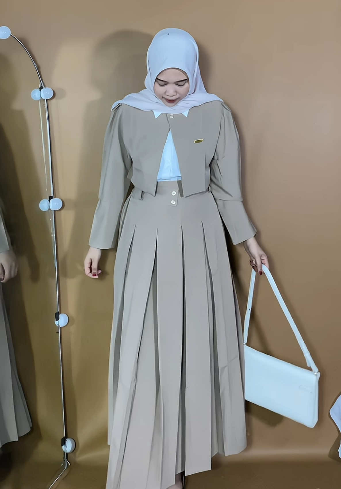 Spil outfit klik👉🏻 @𝓐naaaaaa❤︎  👈🏻 #oneset #onesetblazer #onesetblazer3in1 #rekomendasi 