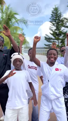 The weather is weathering 🥶 #zealdanceacademy  Dc:@Afropaunds@🔥🔥🔥2004 #dancers #newdance #dancekaptain #zeal #kaptainquamito #dancer 