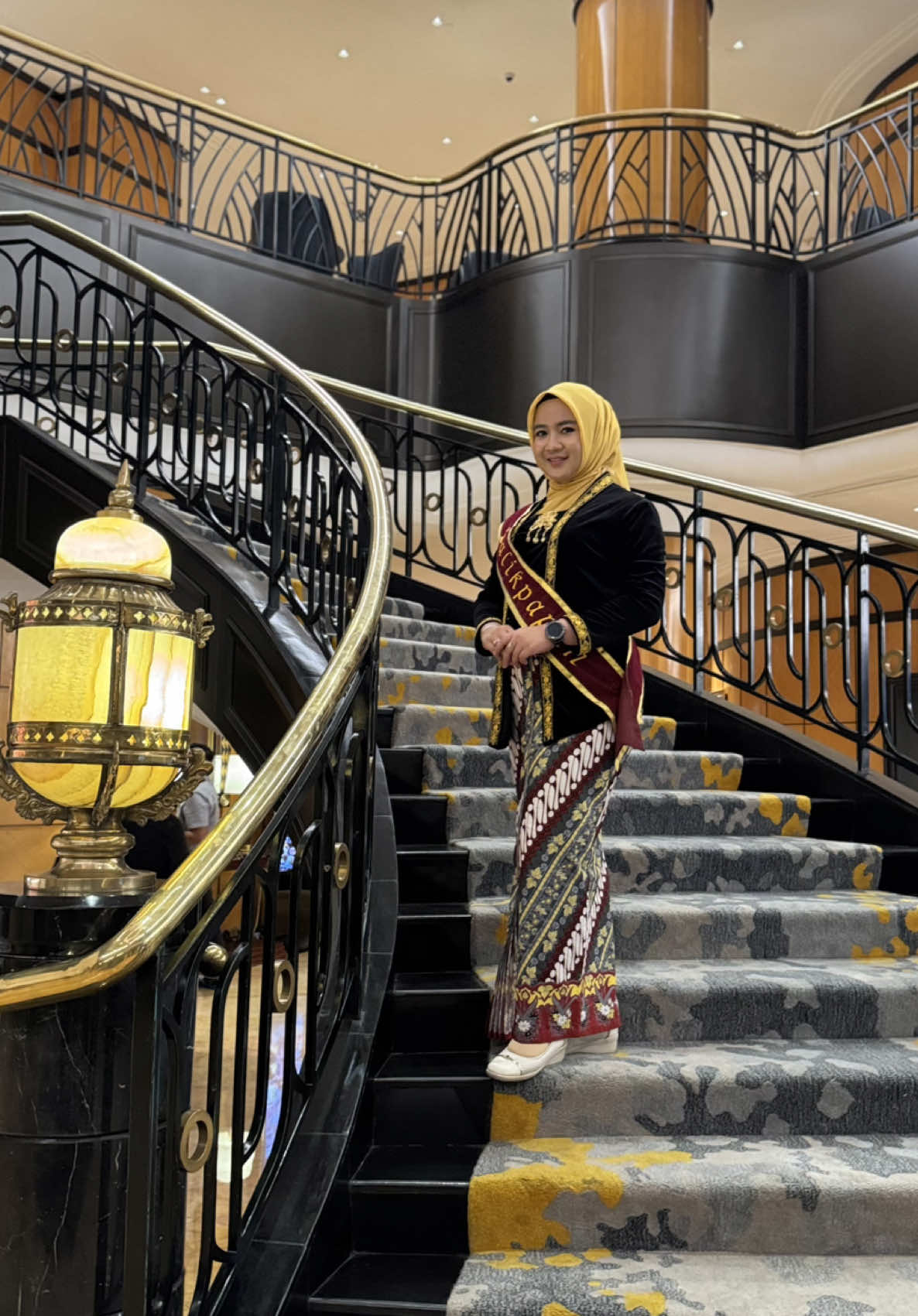 Proud to be Indonesian with Mahligai Balikpapan at APEKSI 2025 #mahligaibalikpapan #bajumahligaibalikpapan #apeksi2025 #apeksisurabaya #apeksi #ootdhijab #ootdkebaya #balikpapancity 