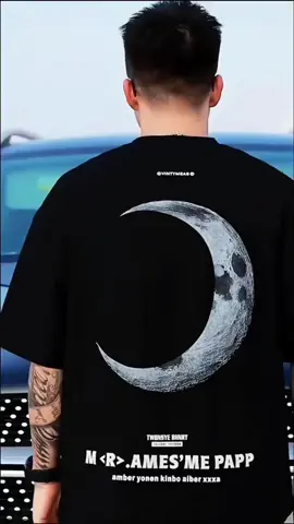 This short - sleeved T - shirt features a realistic crescent moon pattern on the back, paired with distinctive English text. Its dark - themed style exudes a mysterious and cool vibe, making it a perfect fit for street outings, trendy play gatherings, and other occasions, helping you unleash an unruly and fashionable attitude.#tshirt #cloth #fashion #summer