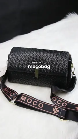 Tas selempang Moco kombinasi sempurna antara gaya dan kenyamanan. Dapatkan sekarang dan buktikan sendiri! #moco #taswanita #taspremium #hargapromo #fyp #tiktokshopindonesia