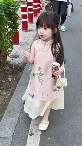 Cưng xỉu 🥰#thoitrangtreem #phoidoxinh #quanaotreem #embedangyeu #setbegai #quanaobegai 