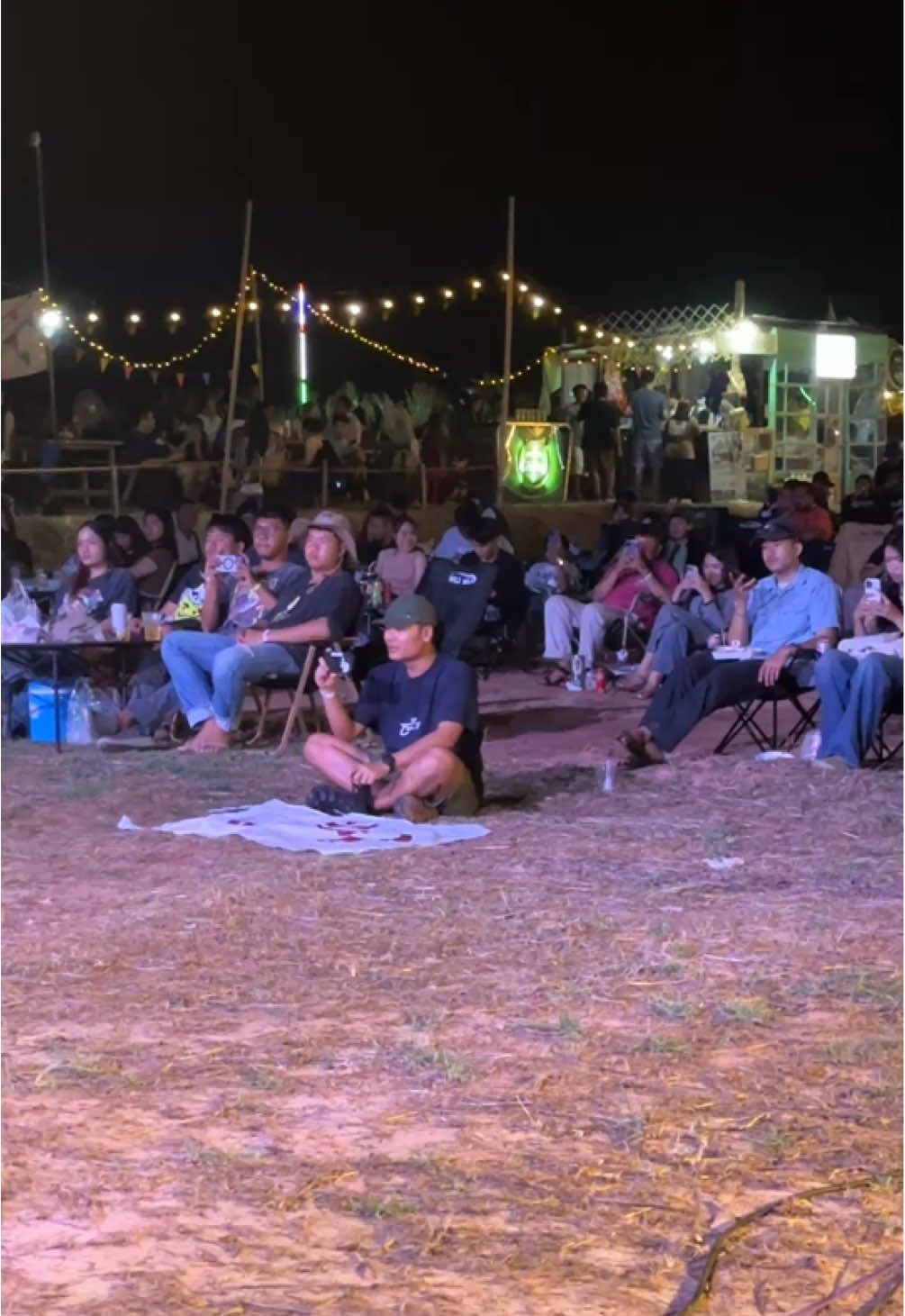 ความน่ารักของชาวเพ-ลา ไม่ว่าจะกี่คนที่ได้พบเจอ มักมีผู้คนที่ตั้งใจมาหาเรา ขอบคุณสำหรับทุกการซัพพอร์ต พวกคุณคือแรงผลักดัน 🤍🫶🏼 *ขออนุญาตบุคคลในคลิปครับ 🙏🏼 #เพลา #นาเฮาแคมป์ #ร้อยเอ็ด #เทรนด์วันนี้ 