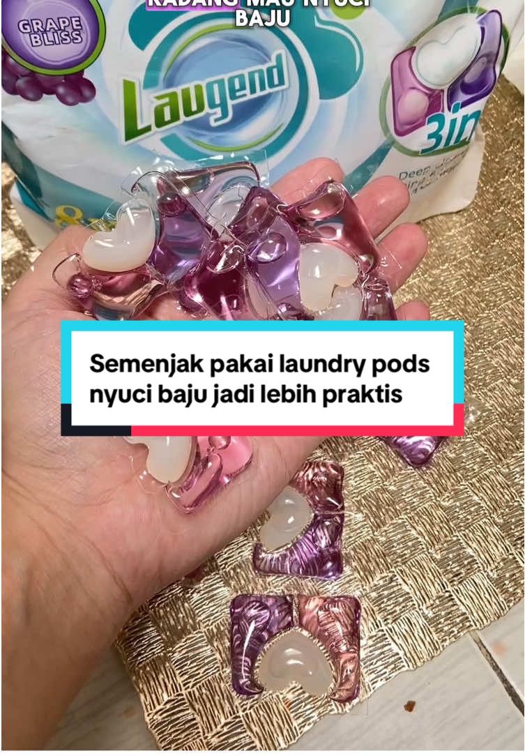 Nyuci gak harus ribet, sekarang Cukup pakai satu kapsul, langsung bersih dah wangi. #laugend3in1laundrypod #laundrypods #laundrypod3in1 #satukontentiaphari 