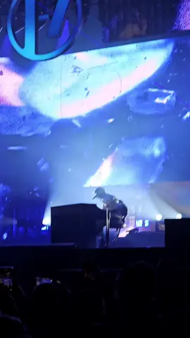 midwest indigo to stressed out #twentyonepilots #twentyonepilotsbirmingham 