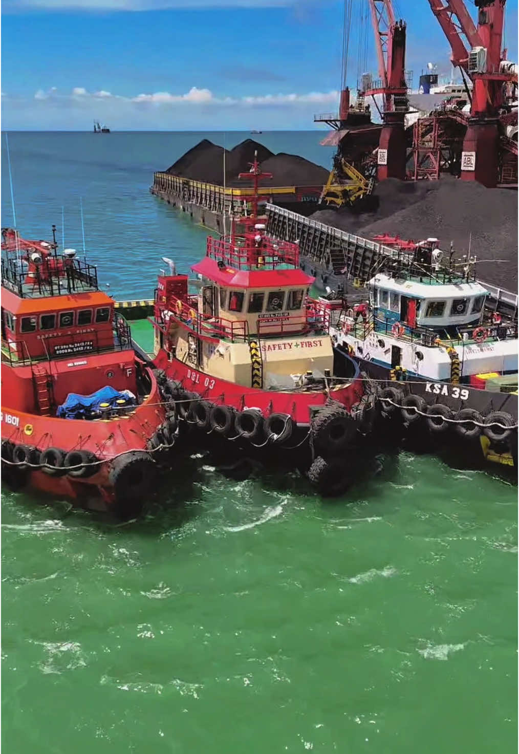 Cinematic Beberapa kapal 🛳️ MV Andhika Athalia, FC Bulk Sumatra, TB Tenang 1601 , TB KSA 39 dan TB DSL 03 #CapCut #pelautindonesia #fyp 