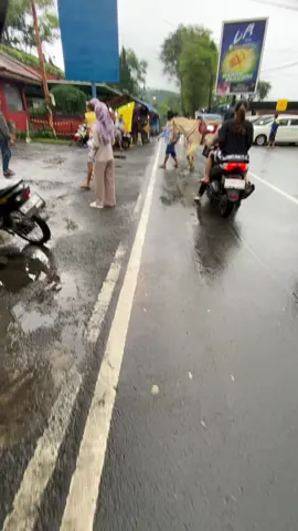 nyemek nyemek #tretespunyaceritaa #tretes_raya #fyp #vidioviraltiktok 