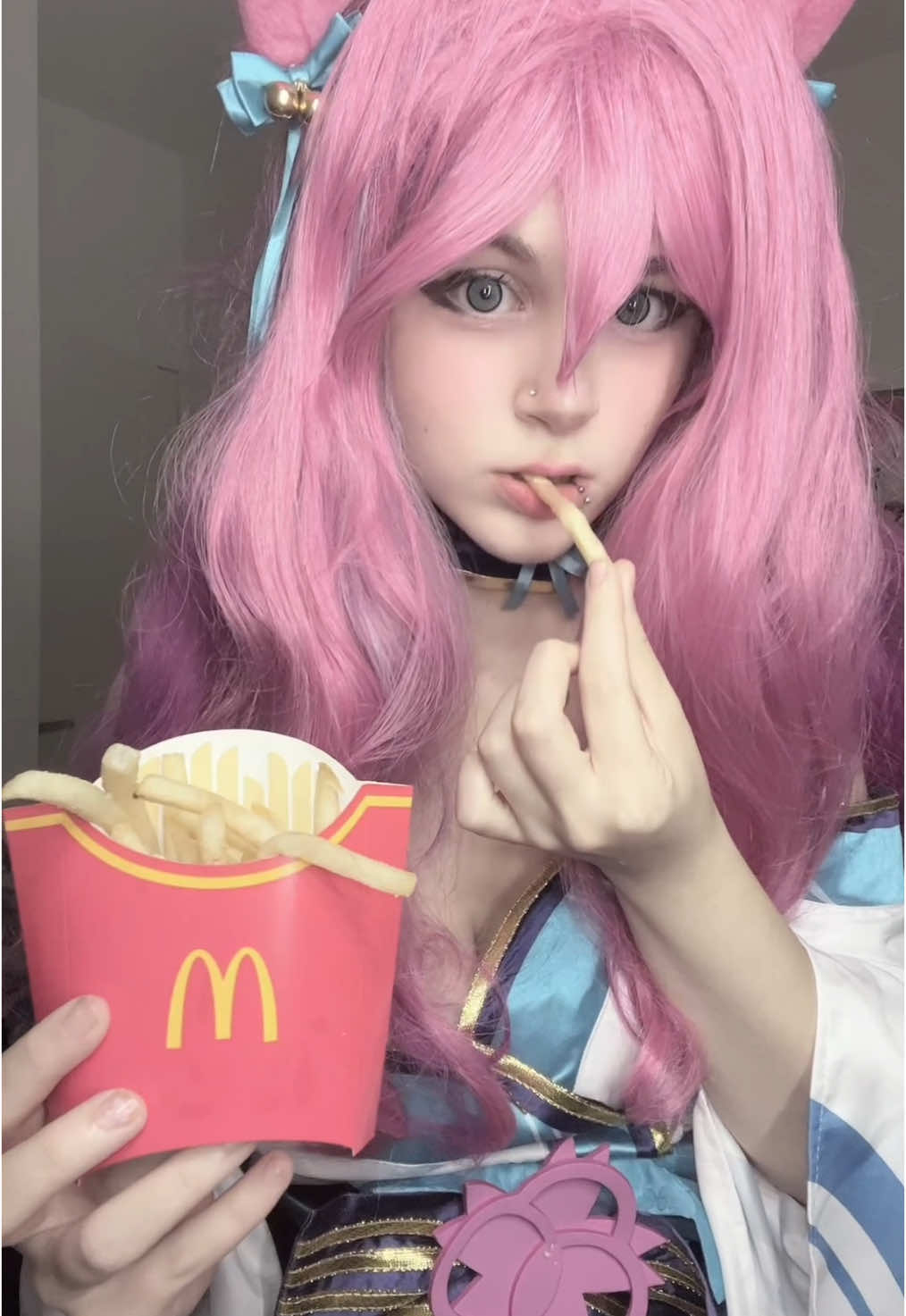 im so hungryyy #cosplay #аниме #косплей #тян #ahri #leagueoflegends 