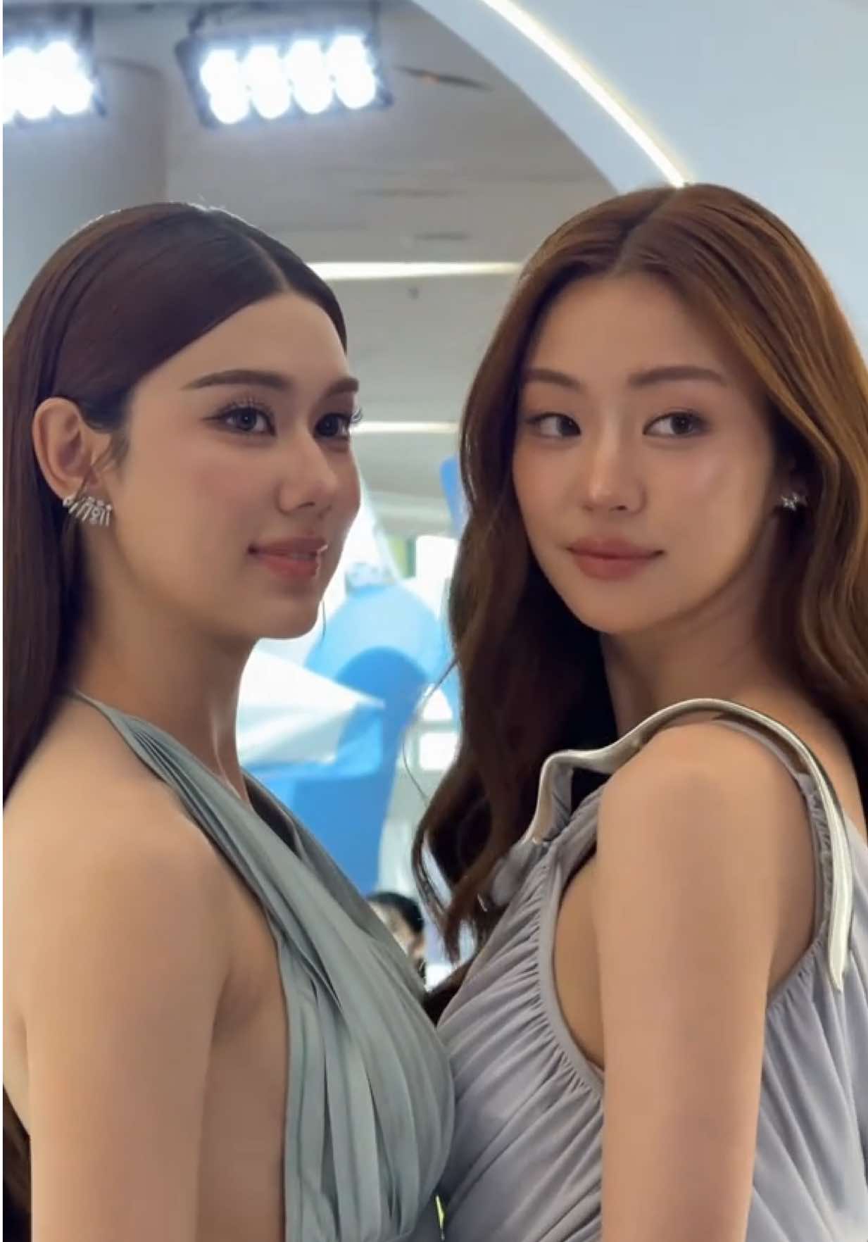 ลีน่า-ลลินา, หมิว-ณัชชา และ แจ๊สซี่ กิระนา ชวนทุกคนร่วมงาน #LaMerSummerSkinSpa ☀️ สัมผัส The Renewal Oil พร้อมทั้งศาสตร์การผสมผสาน La Mer Mixology ณ Hall of Fame ชั้น M สยามพารากอน ตั้งแต่วันที่ 13 พ.ค. 68 – 19 พ.ค. 68  #LenaMiuxLamer #ลีน่าหมิว #Lenamiu #jazzychewter #LaMerRenewalOil #LaMerThailand #LaMer #SiamParagon