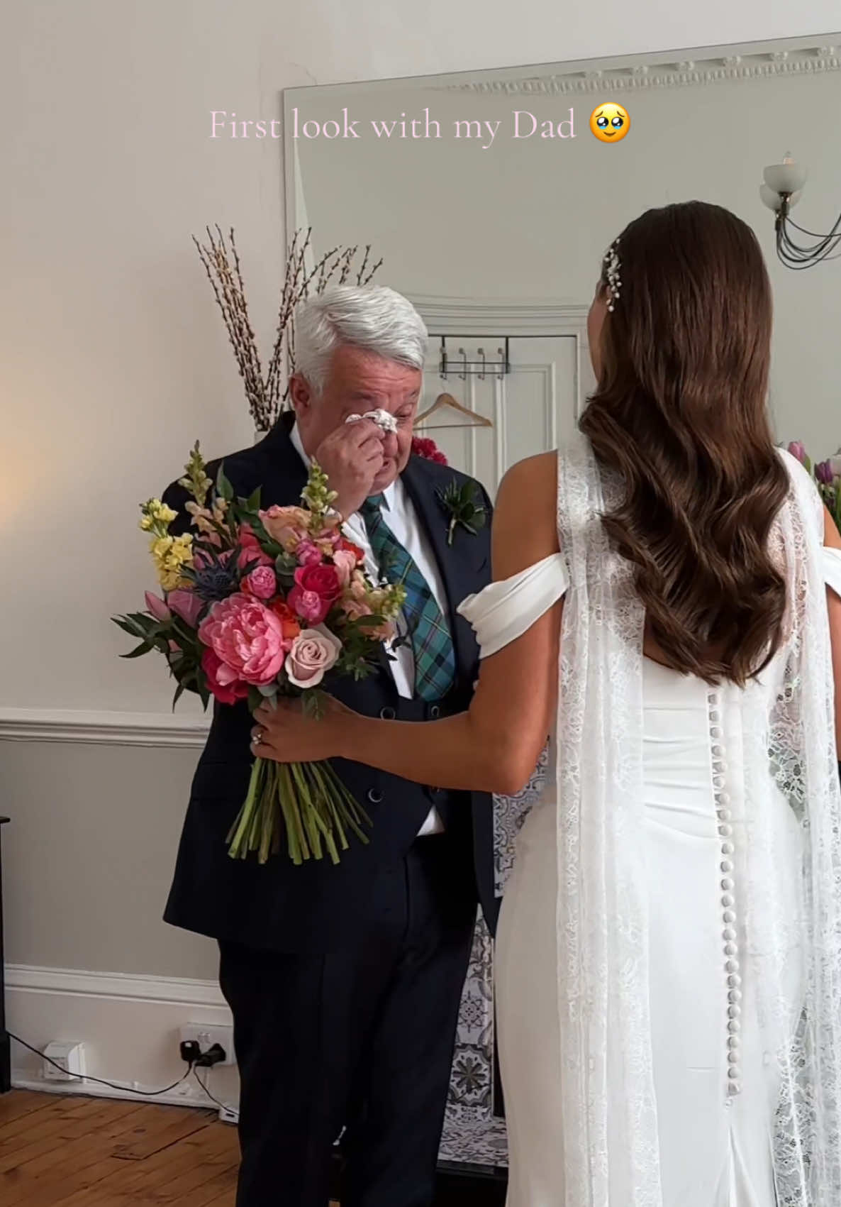 First look with my Dad - so precious 🥹🫶🏼 #firstlook #firstlookwithdad #fatherofthebride #foryou #fyp #wedding #weddingmoments #weddingmorning #fatherdaughter #dadanddaughter #pov 