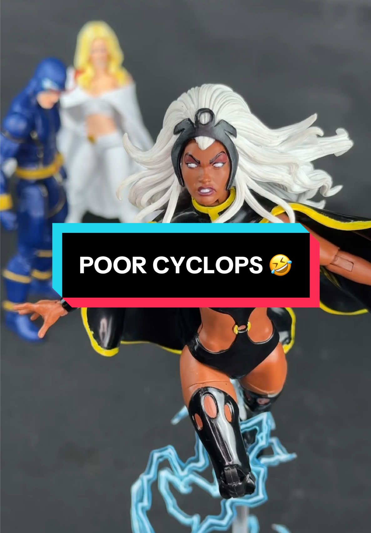 Scott is STRESSED 🤣🤣  #ACollectorsRequiiem #OroroMunroe #EmmaFrost #Cyclops #XMen #Collector #MarvelLegends #FigTok #CollectorCheck #ActionFigures #Marvel #ToyPhotography #ArticulatedComicBookArt #ToyCommunity #HasbroPulse #MarvelLegendsCollector #ToyPosing #DynamicPosing #MarvelLegendsCommunity #BlackMarvelLegendsCollector