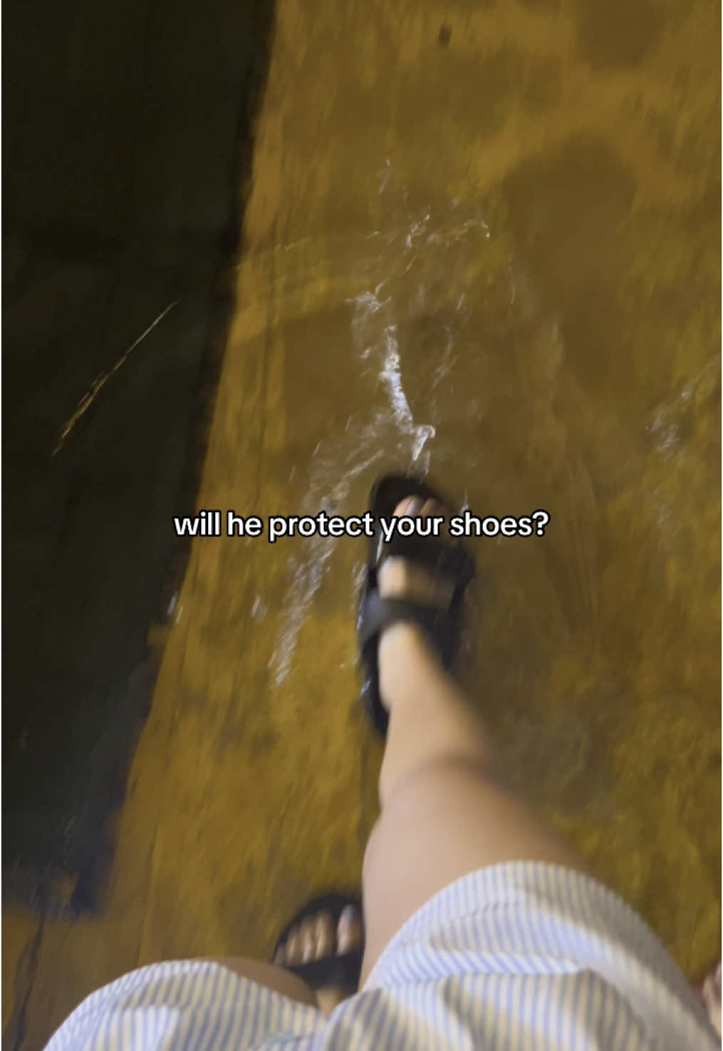 CANT FIND SLIPPER SHOP #bangkok #flood #chatuchakmarket #th #thailand 