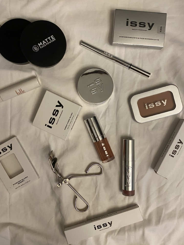 ❤️‍🩹❤️‍🩹 
︎ 
︎ 
︎ #makeup #issy #issyandcompany #blk #everbilena #foryoupagе #fyp #xybca #fypシ゚ @Issy Cosmetics @blk cosmetics @Ever Bilena @GLAMFIX PH 