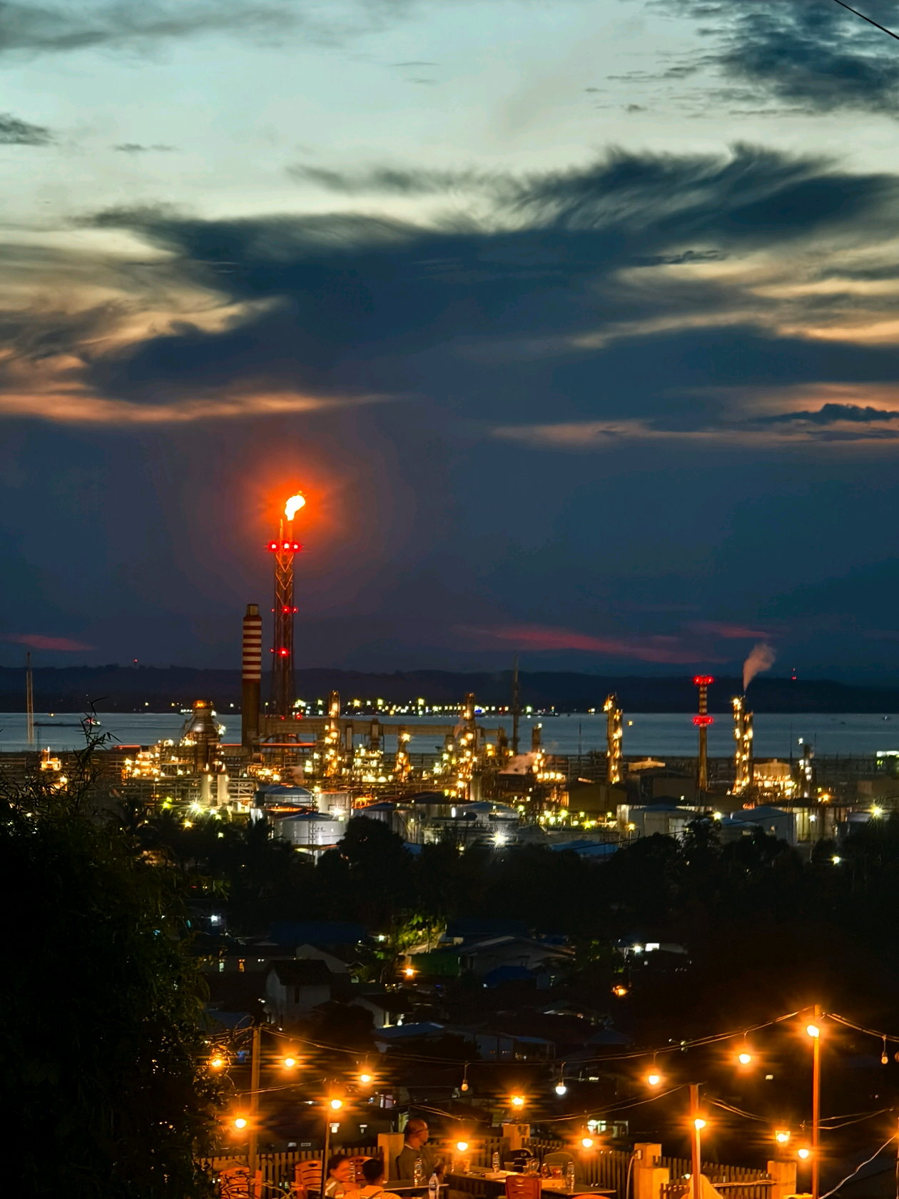 Kota ini tidak begitu banyak tempat wisata seperti di kota kota lainnya, tapi soal kenyamanan dan ke damaian insyaallah disini tempatnya ✨ #balikpapan #sunsetvibes   #balikpapannyaman 