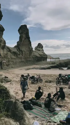 Paris Van East Java #fyp #hiling #eastjava  #cbcarter #cbholiday #holiday #klayar #pantaivibes #fyppppppppppppppppppppppp #fypシ゚ #sunset #cbceleng #cbnyenimaseeee #cbplatr 