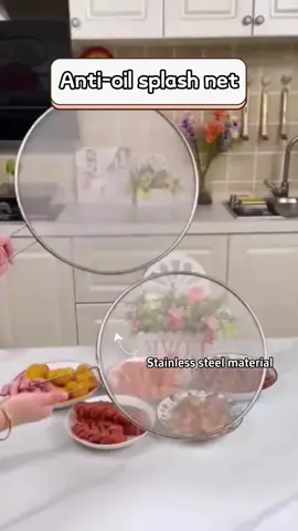 Stainless steel anti-oil splash net, to prevent hands from being burned when cooking, easy to use.#Oilsplashscreen #Stainlesssteeloilsplashscreen #kitchen 