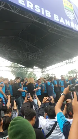 Hoobah persibku😎#pyfツ #fyp #persibjuara #b2bjuara #wahaji @gerengsengteam1 @ADEASTRID