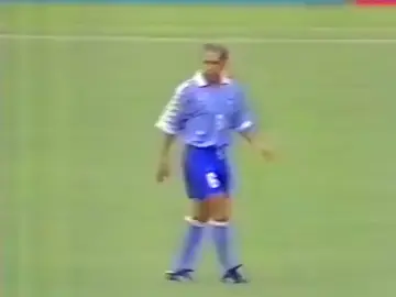 Romário fazendo história no Maracanã em 1993. A partida que iniciou uma era fantástica da Seleção Brasileira. 