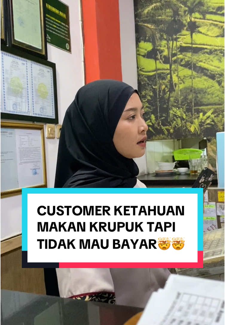 Momen Customer marah-marah ke kasir, karena ketahuan makan krupuk tapi tidak mau bayar😤😤 #baksojwr #beranda #fyp 