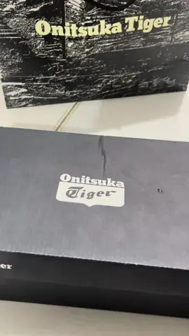 OnitsukaTiger Stay With Me BROWN🙀🤎✨ #onitsukatiger #onitsuka #sneakers #sepatucewe #brown #staywithme #manis #fyp #trend #trending #fypage #ciwiciwi 