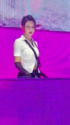 #stilllovingyou #musicdance #nhachaymoingay #nhachay #remix #djremix #music #dance #flypシ #foryoupage❤️❤️ #xuhuongtiktok #xuhuongduczau_1976  