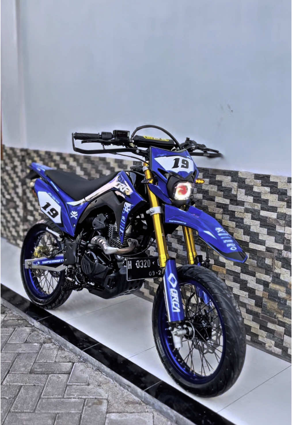 Membalas @Joo Ayo kak dibeli,, readyyy stok ya boskuu🥰🥰 #sorumdianramadhan #fyp #surexgank #masukberanda #surexstyle #crf #surexblora #crfcustom #crfganteng #crf150supermoto 