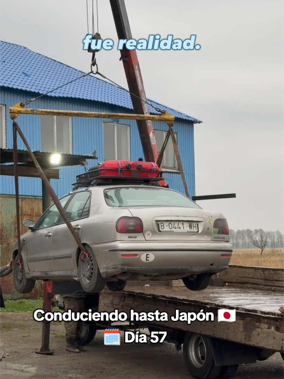 Día 57. Madre mía. Cuantas emociones juntas en tan poco tiempo. Y que resaca. Ayer con Ivan y Vitali fue una de esas noches que vas hablando y bebiendo, y no te das cuenta de la hora. Qué divertido, eso sí #coches #viajes 