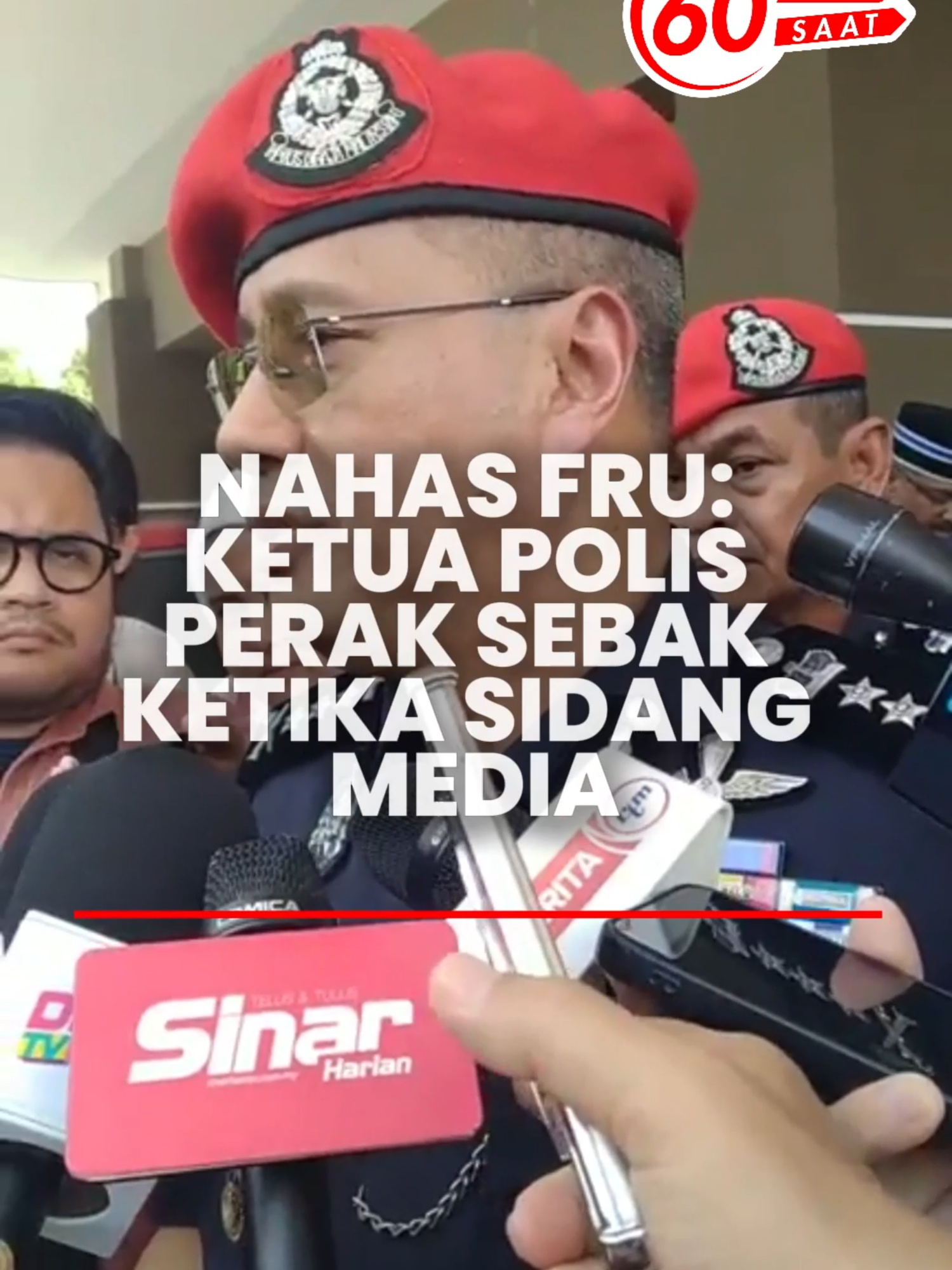 Nahas FRU: Ketua Polis Perak sebak ketika sidang media Ketua Polis Perak, Datuk Noor Hisam Nordin dilihat sebak ketika sidang media berhubung nahas mengorbankan sembilan anggota Pasukan Simpanan Persekutuan (FRU) di Jalan Chikus -Sungai Lampam di Unit Forensik Hospital Teluk Intan, pada Selasa. #SinarHarian #60saat #NahasFRU #FRU #Kemalanganmaut #telukintan