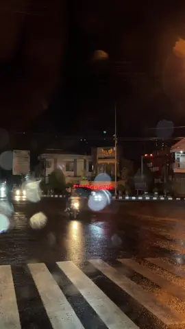 Bendino howone kok ngecemes  #storytime #storywa #hujan #hujanstory #rain #katakatastorywa_ #widodari #storygalau #malamhari #ngecemes #kehujanan #storymalam #sadstory #vibes#vibessad #vibes2022 #rindu #fyp #pyp #masukberanda #viral #lagujowo #tulungagung 