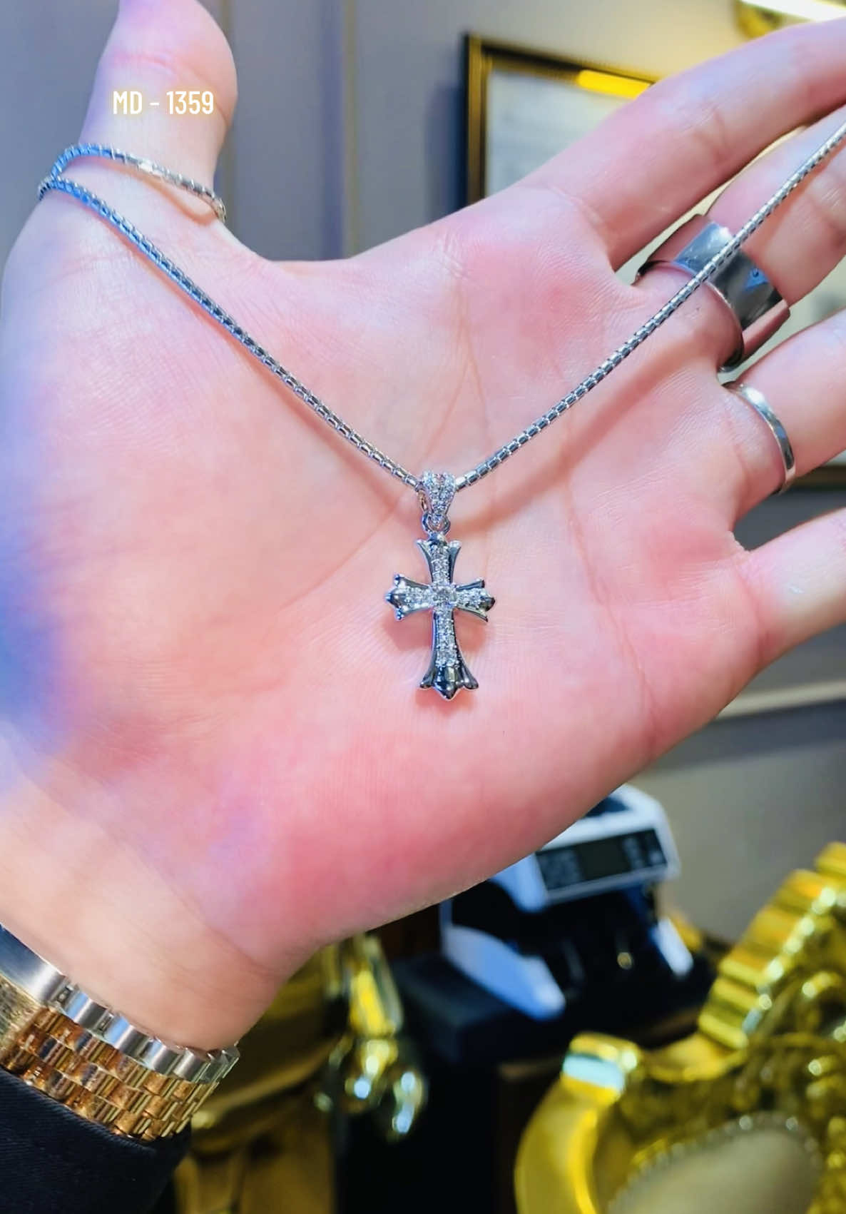 Dây chuyền đính kim cương thiên nhiên siêu sáng #TamLuxury #tamluxurydiamondjewelry #trangsuc #kimcuong #daychuyen #xuhuong 