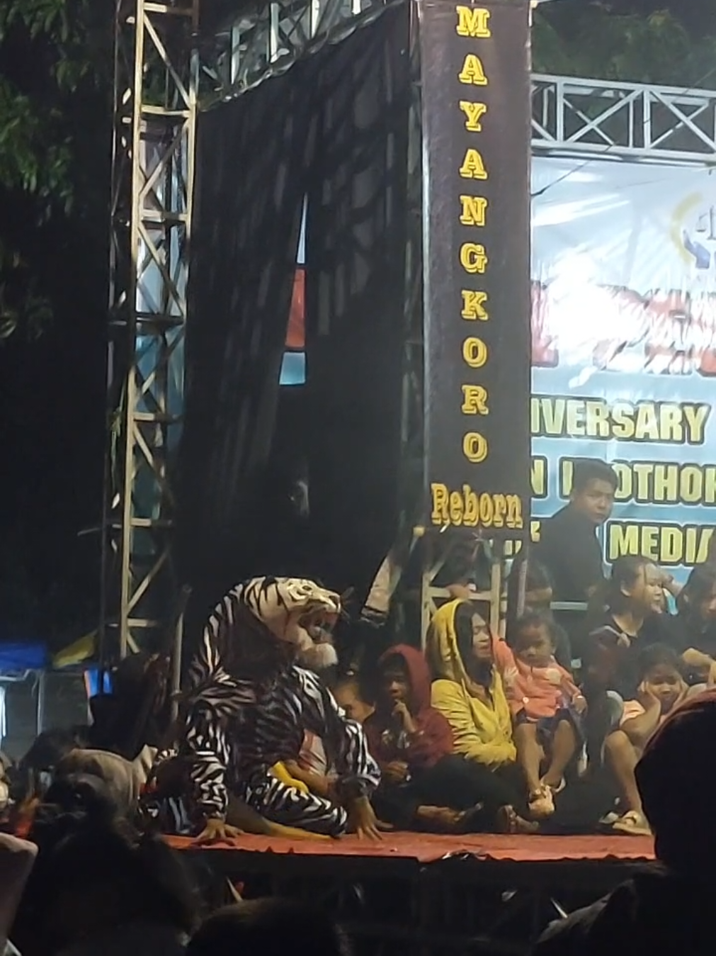 macan putih arrrggghhhh #jaranan #jaranantiktok #jarananindonesia #mayangkororeborn #mayangkoro #reborn #kediri24jam #fypage #fypシ゚ #foryourpage #fyp #xzybca #viral #fyppppppppppppppppppppppp