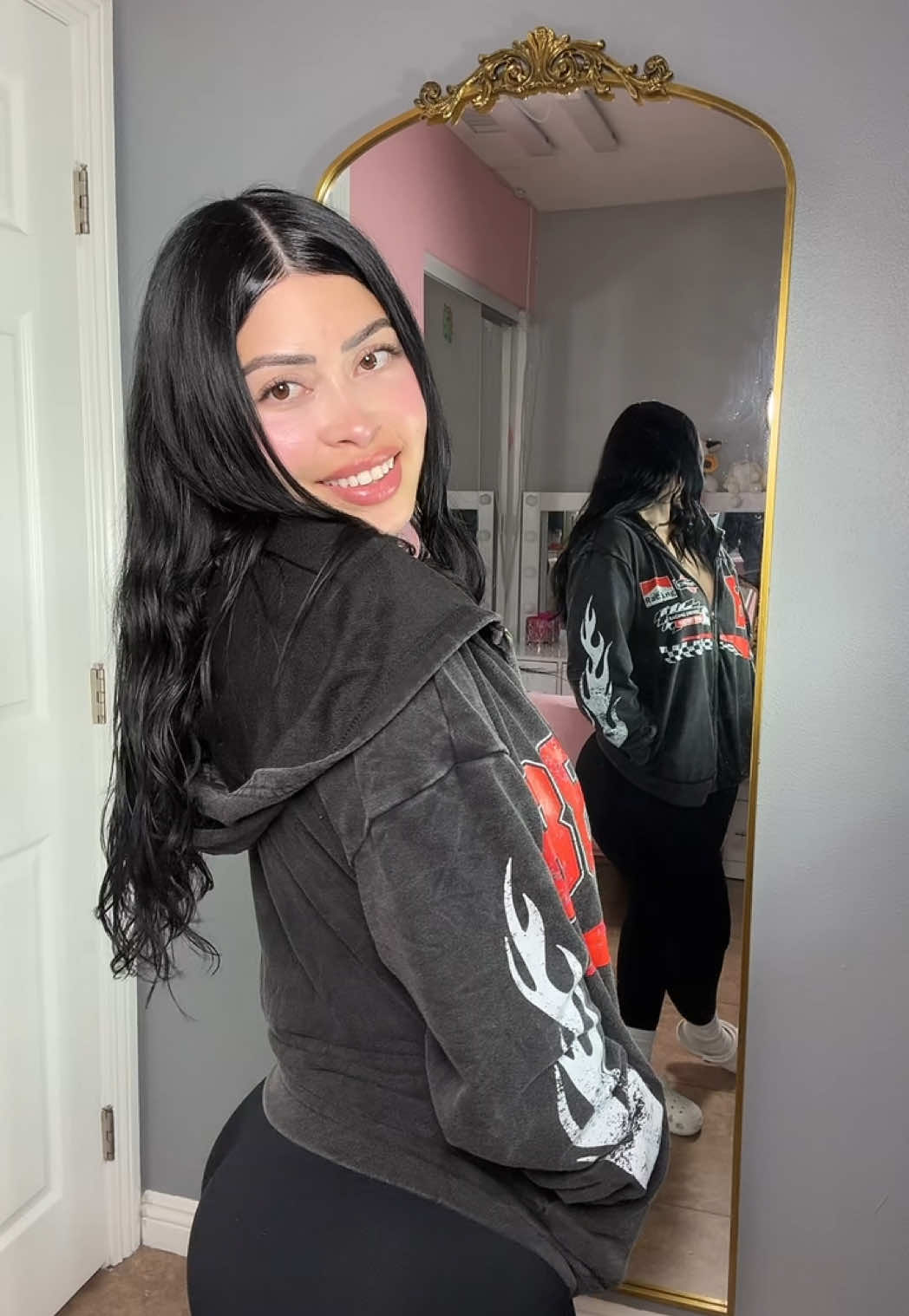 @O QQ @BILIUBOUTIQUE #blackhoodie #leggings #leggingsoftiktok #tiktokshop #faded #hoodie #sweater #comfy #ootdinspo #oqq 