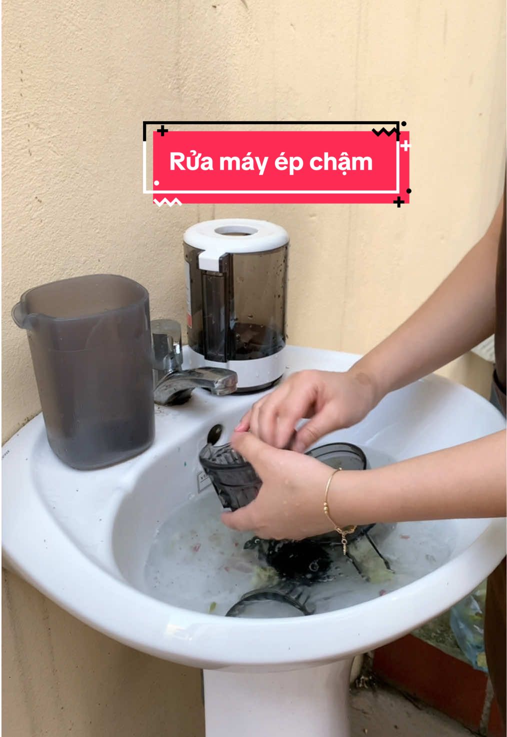 Cứ phải nhanh gọn lẹ thì mới siêng uống nước ép được các bà ạ🍊🥤🍨🍐 #fyp #viral #banthangday #xh #xuhuong #LearnOnTikTok #ilovetiktok #mayepcham #mayeptraicay #mayephoaqua #nuoceptraicay #nuocep #nuocephoaqua 