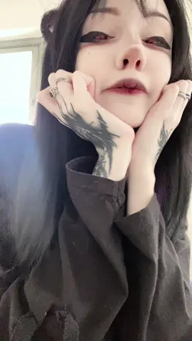 Держите ваш тушь тушь или мой а то кто ? Курайдесу? 😟