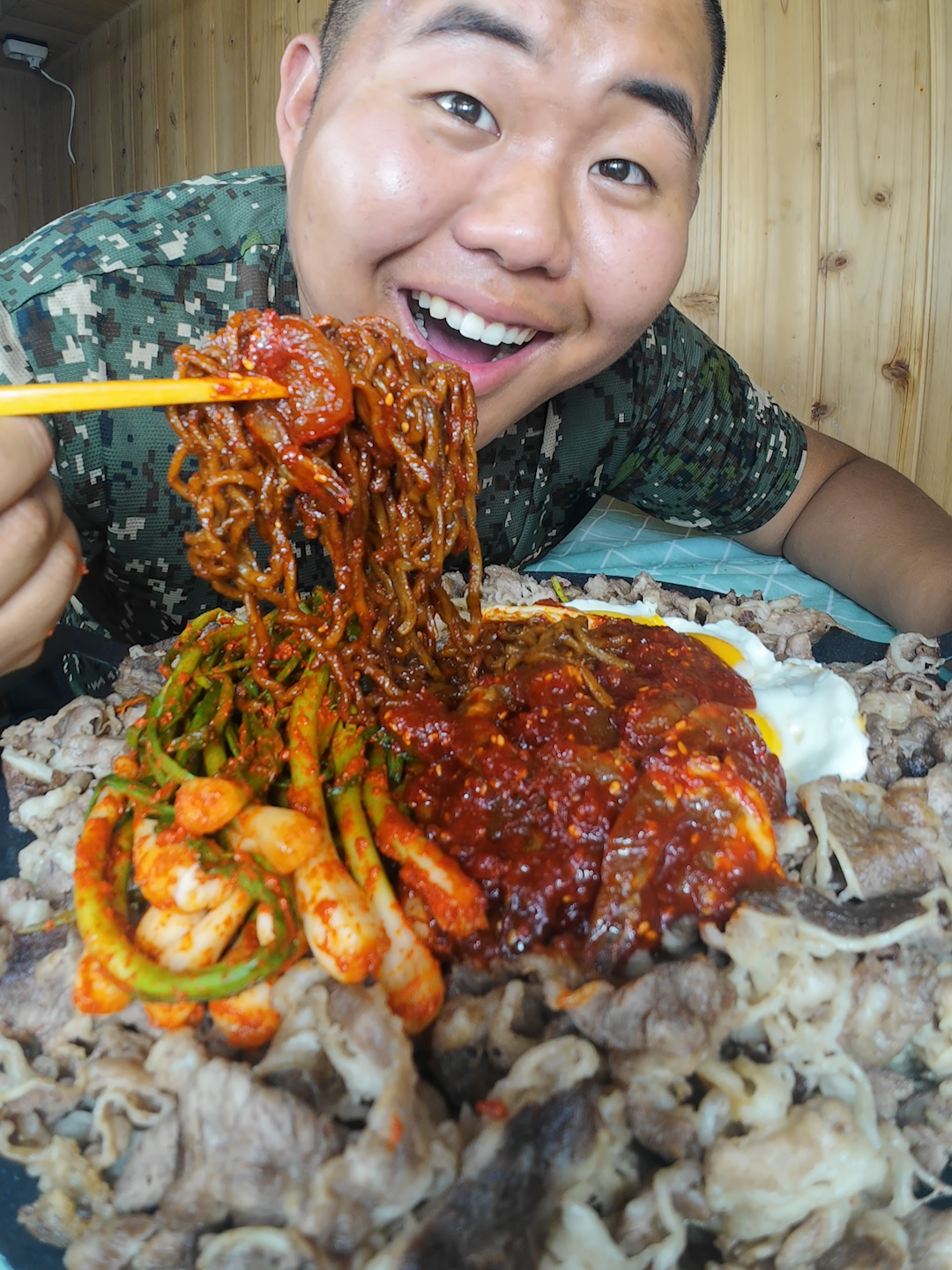 Jjapagetti set! Beef brisket, soy-marinated shrimp & green onion kimchi 짜파게티 세트! 차돌 & 새우장 & 파김치 #영상클립 #영클 #나람 #naram #먹방 #mukbang #korea