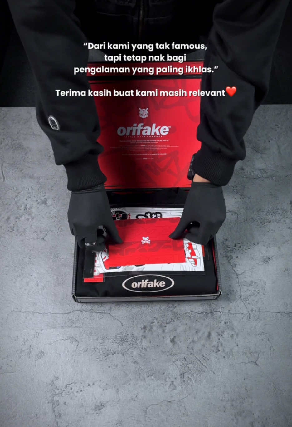 Dari kami yang tak famous, tapi tetap nak bagi pengalaman yang paling ikhlas.  Terima kasih buat kami masih relevant ❤️ #orifake #orifakeexclusive #may #unfinished #packing 