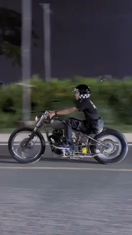 strolling around🌃 •     BISMILLAH •FORSALE CHOPPER SR400 •INFO ☎️WA 0821-1074-2102 • #motorcustomindondonesia #motorcustom #chopperindonesia #chopper #motorcustomchopper #sr400 #sr400custom #sr400chopper #sr400indonesia #ftw 