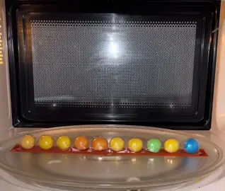 Microwave VS Chewing gum 🍭🍬🔥 What's next?#gum #chewinggum #Food #microwave #candy 